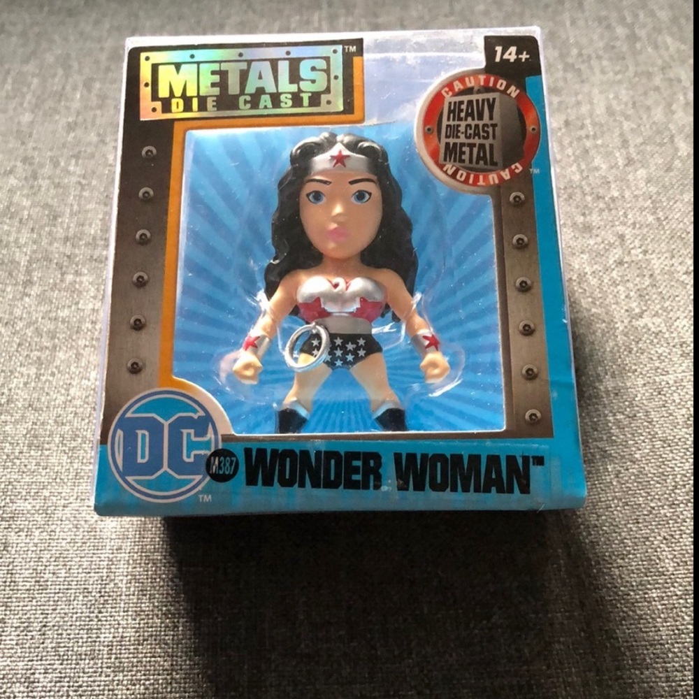 Jada Metals Die Cast Wonder Woman (2016) DC Comics Collectable Figure 2.5” - Picture 2 of 8